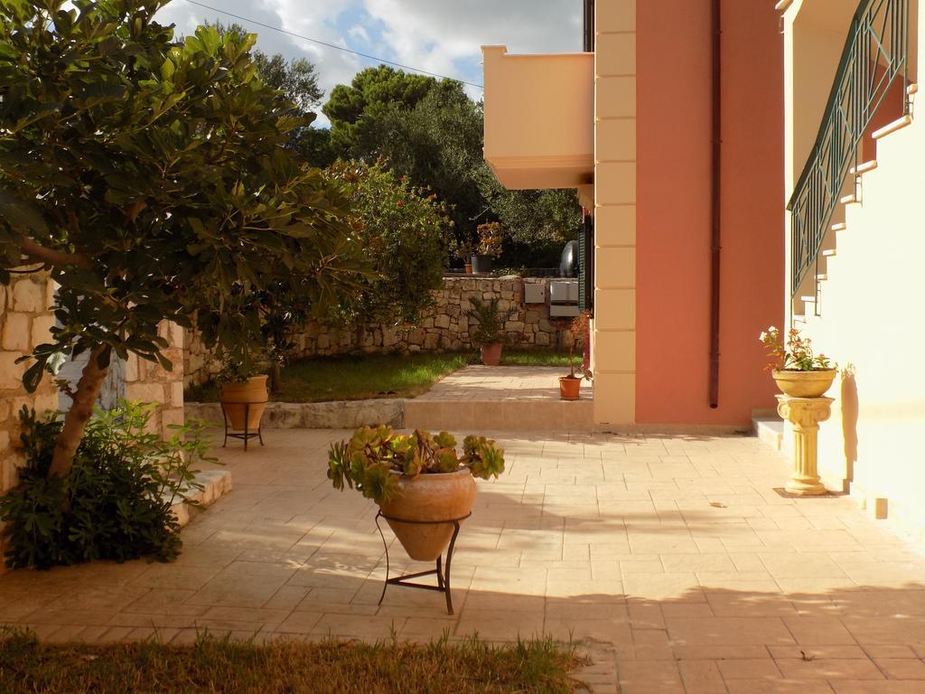 Kolona Apartments Lixouri Extérieur photo