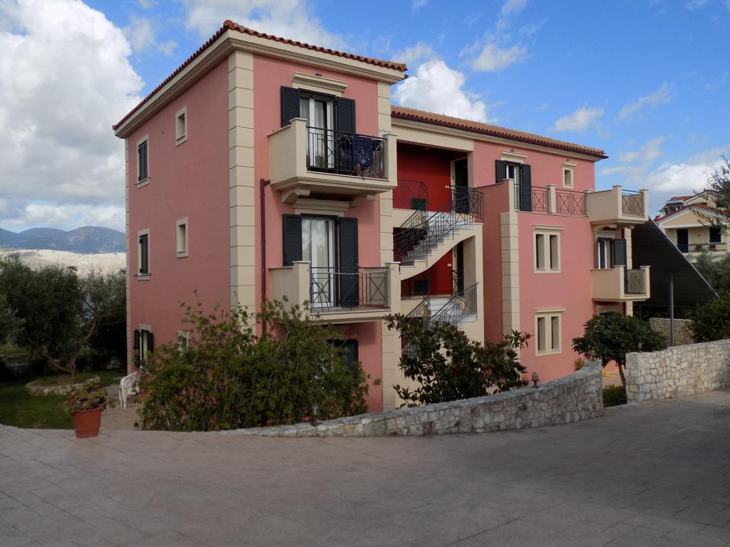 Kolona Apartments Lixouri Extérieur photo