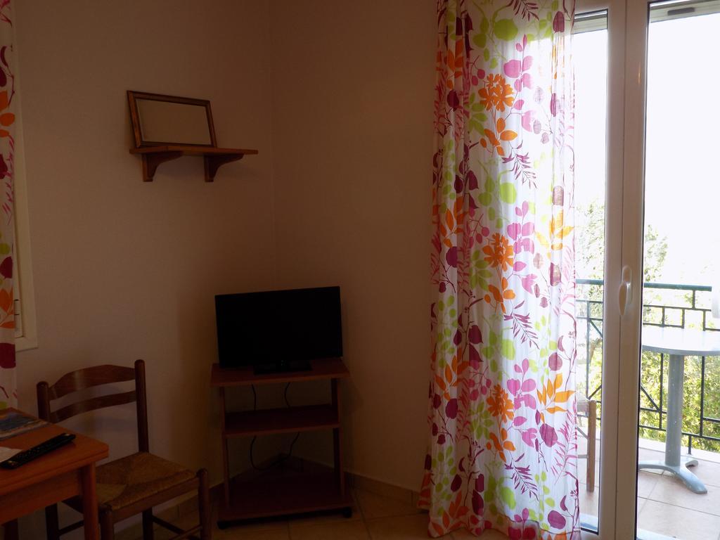 Kolona Apartments Lixouri Extérieur photo