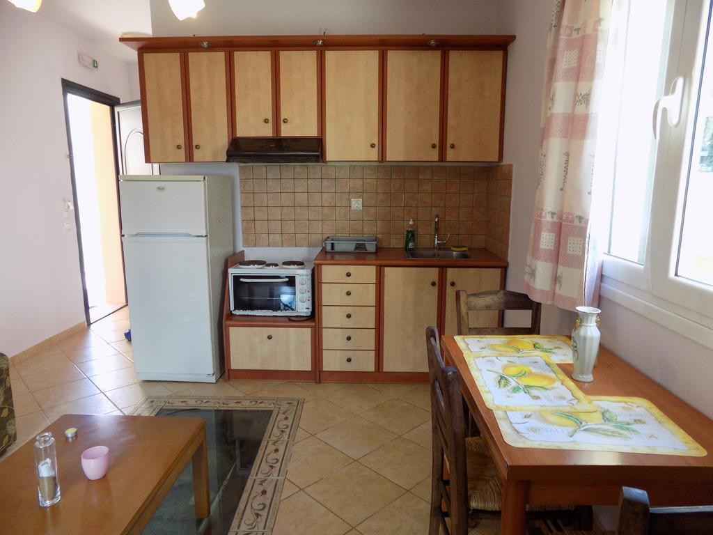 Kolona Apartments Lixouri Extérieur photo