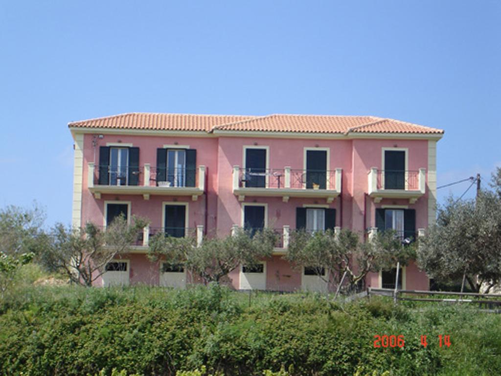 Kolona Apartments Lixouri Extérieur photo